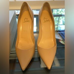Christian Louboutin Apostrophe Pump size 9